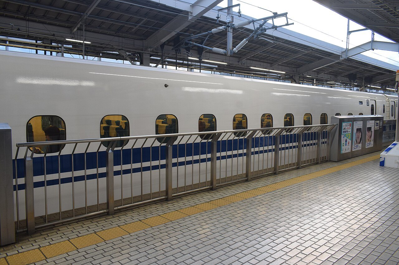 Tokaido Shinkansen in Kyoto