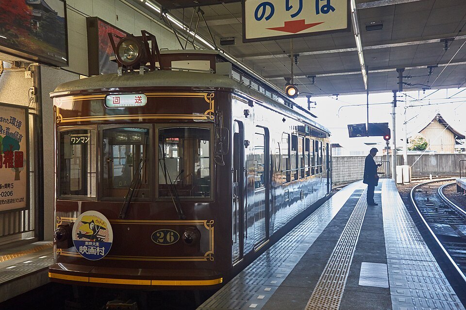 Arashiyama line train at Shijo Omiya Station, May 2017